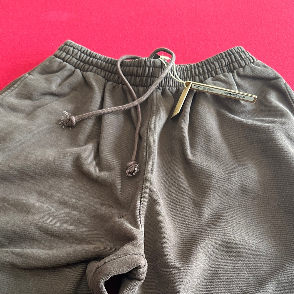 SKIMS Espresso Boyfriend Fleece Sweatpants - Picture 6 of 13